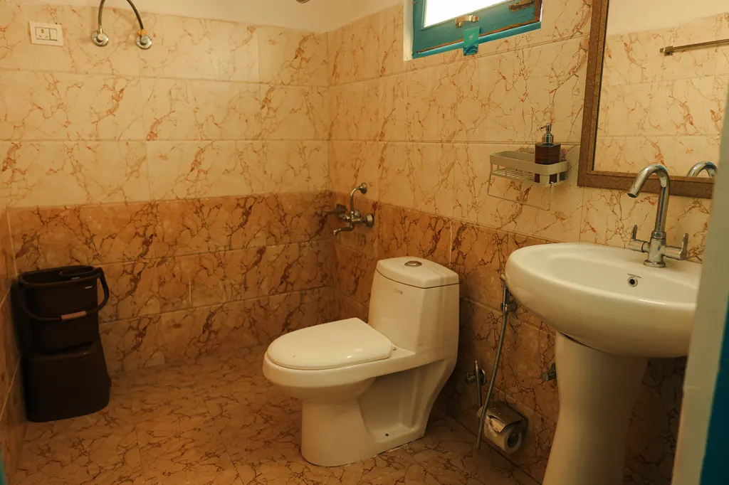 Homestay Bathroom Toilet Sink