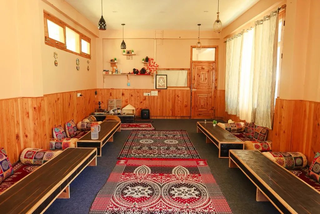 Cozy Himalayan Homestay Traditional Dining Area