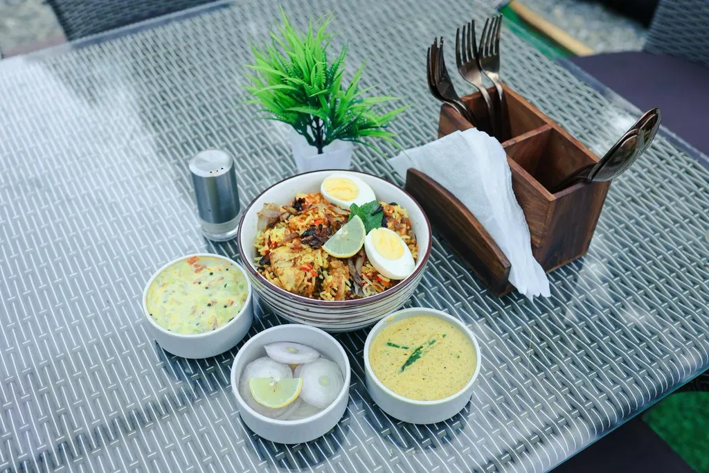 Chicken Biryani Served With Sides Restaurant