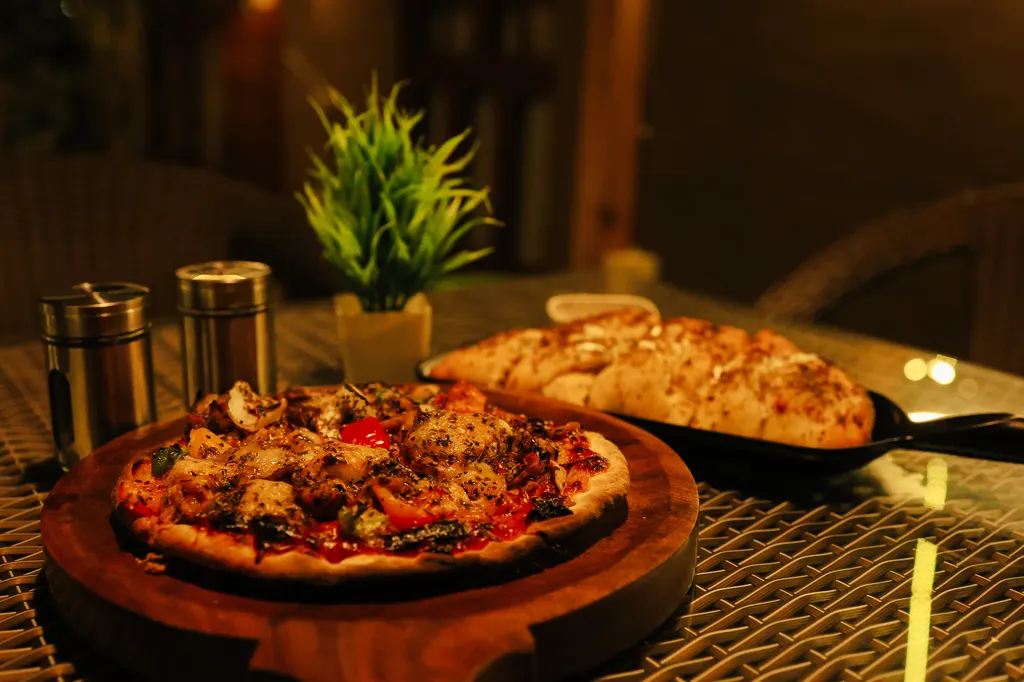 Homestay Pizza Garlic Bread