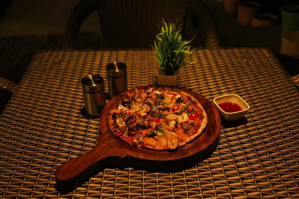 Mixed Vegetable Pizza Dining