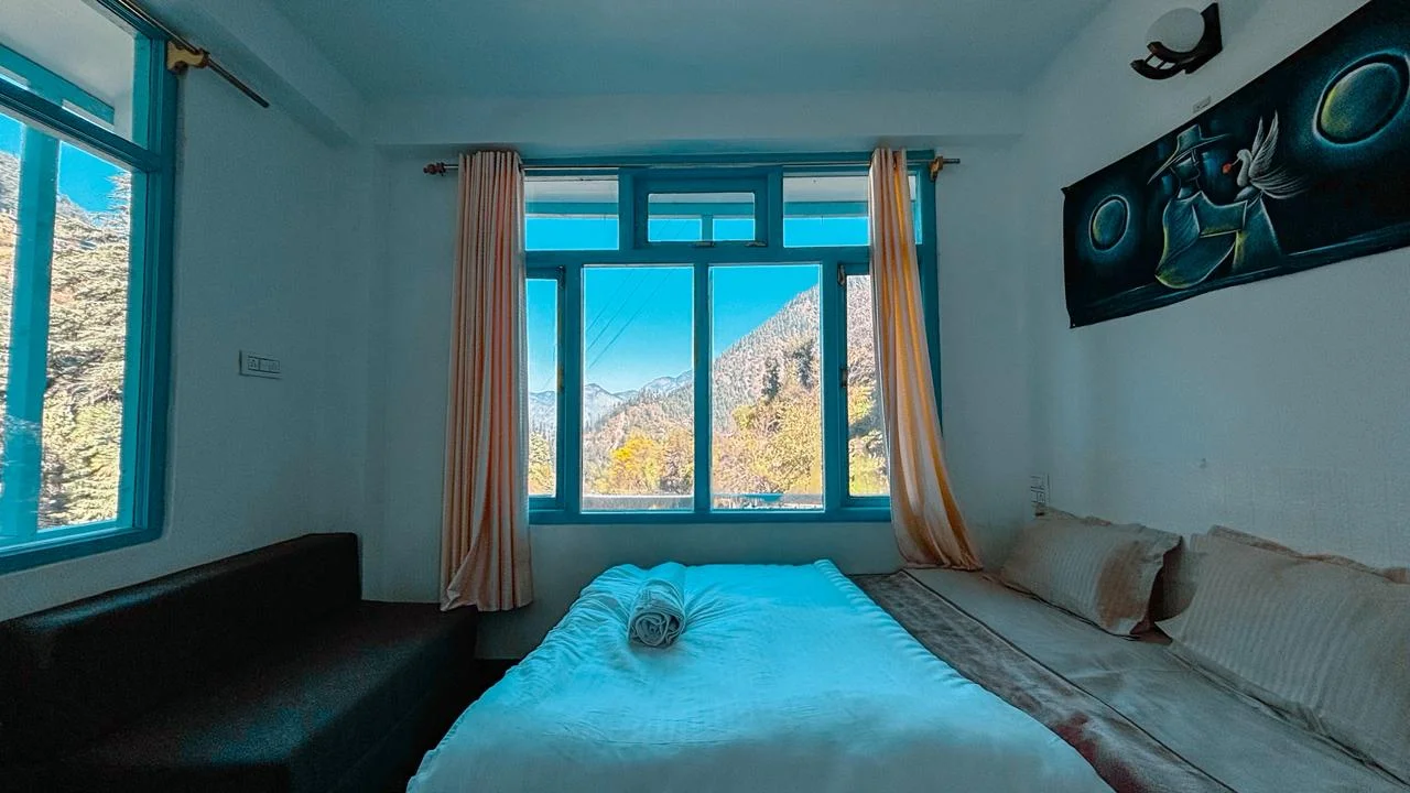 Private Rooms — Photo 6