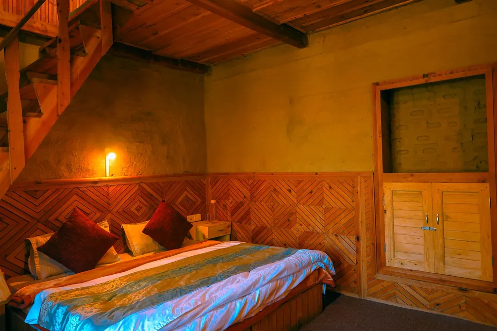 Cozy Wooden Bedroom Duplex Himalayan Homestay