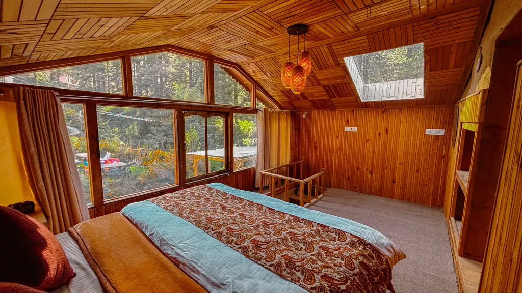 Cozy Wooden Room Forest View