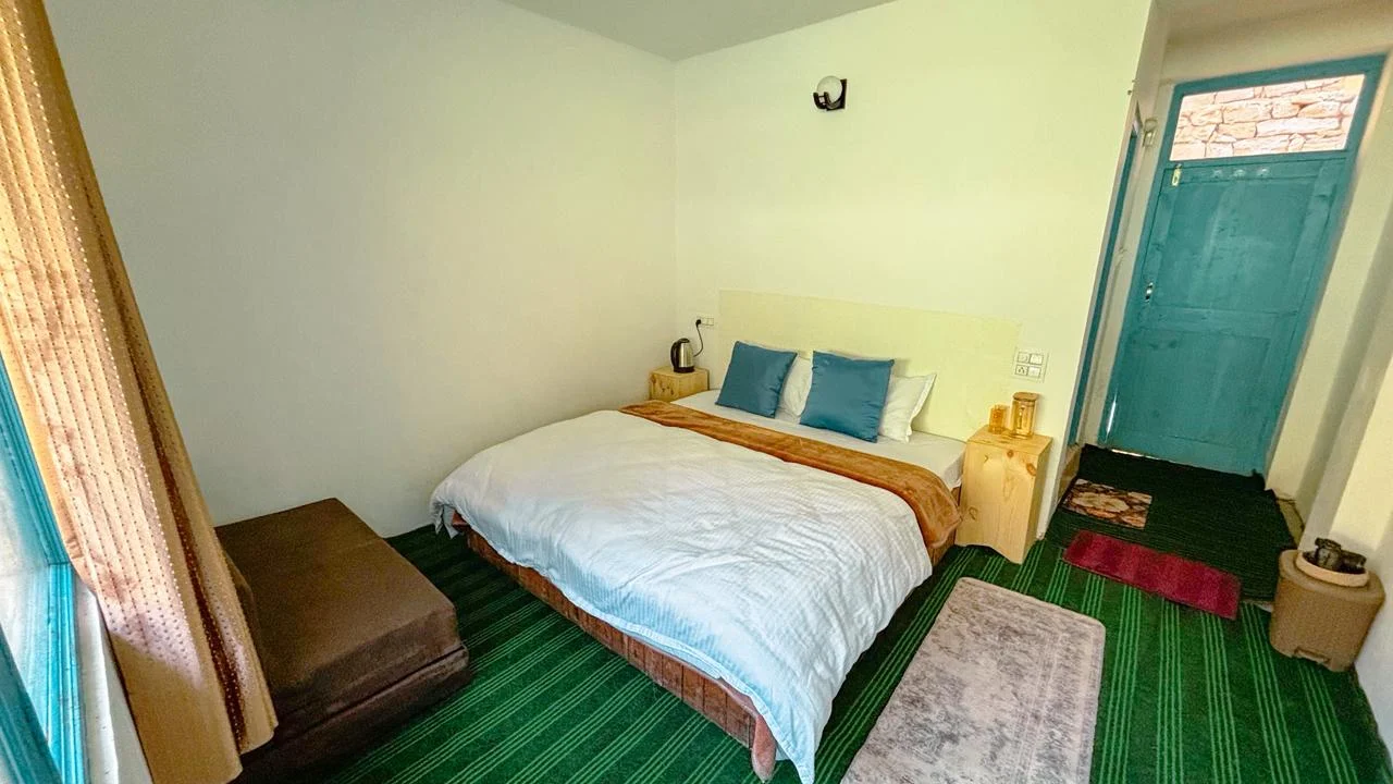 Private Rooms — Photo 5